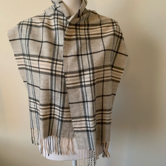 Scarf - Picture 1 of 3